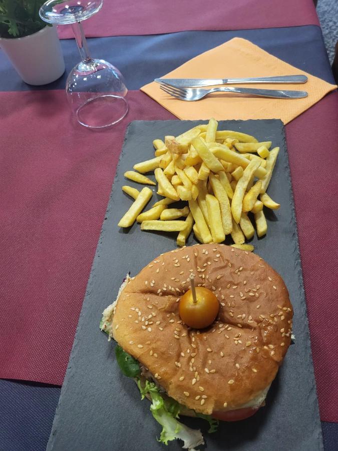 Alberg Restaurant Bellavista Santa Pau Kültér fotó