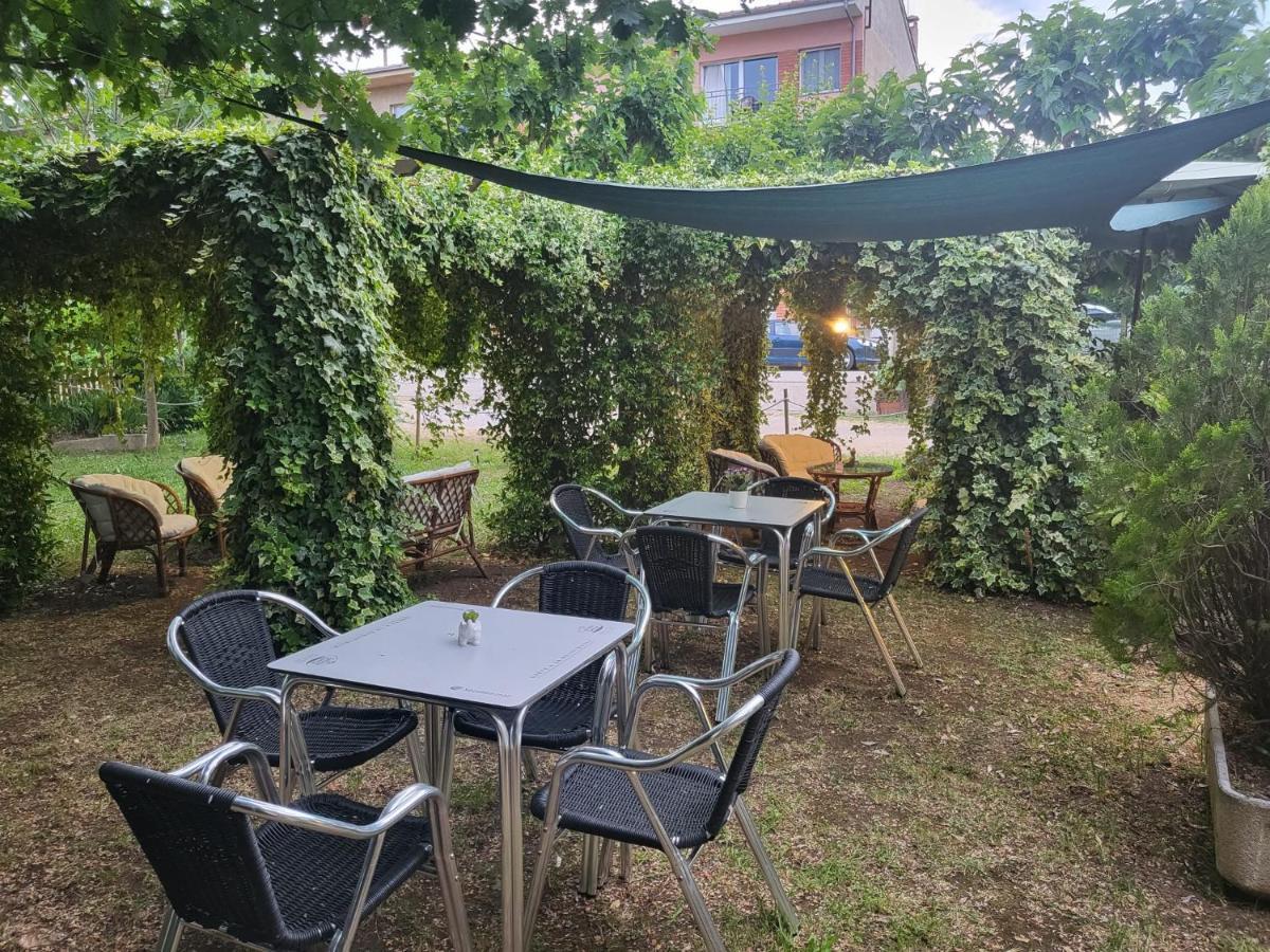 Alberg Restaurant Bellavista Santa Pau Kültér fotó